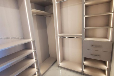 Copropriété à louer à Miami, Floride: 3 chambres, 175.12 m2 № 2028007 - photo 12