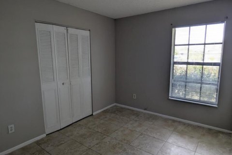 House in Port St. Lucie, Florida 3 bedrooms, 97.92 sq.m. № 2078390 - photo 9