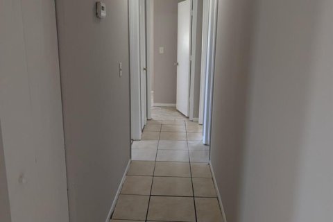 House in Port St. Lucie, Florida 3 bedrooms, 97.92 sq.m. № 2078390 - photo 8