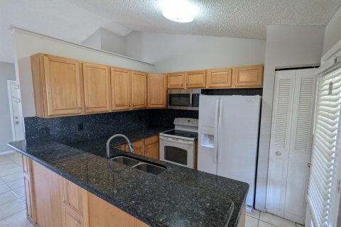 House in Port St. Lucie, Florida 3 bedrooms, 97.92 sq.m. № 2078390 - photo 4