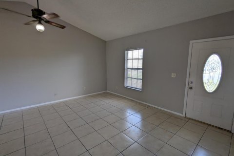 House in Port St. Lucie, Florida 3 bedrooms, 97.92 sq.m. № 2078390 - photo 2