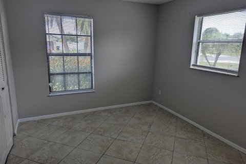 House in Port St. Lucie, Florida 3 bedrooms, 97.92 sq.m. № 2078390 - photo 11