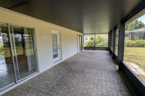 House in Port St. Lucie, Florida 3 bedrooms, 97.92 sq.m. № 2078390 - photo 16