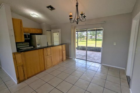 House in Port St. Lucie, Florida 3 bedrooms, 97.92 sq.m. № 2078390 - photo 3