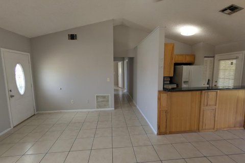 House in Port St. Lucie, Florida 3 bedrooms, 97.92 sq.m. № 2078390 - photo 7