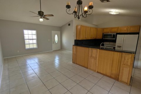 House in Port St. Lucie, Florida 3 bedrooms, 97.92 sq.m. № 2078390 - photo 6