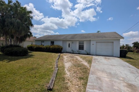 House in Port St. Lucie, Florida 3 bedrooms, 97.92 sq.m. № 2078390