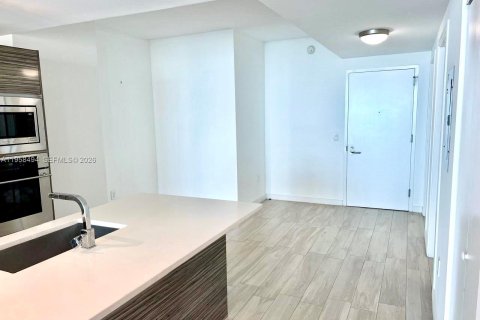 Купить кондоминиум в Майами, Флорида 2 спальни, 102.84м2, № 2021856 - фото 13