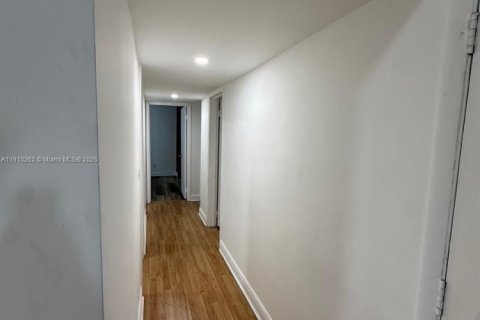 Villa ou maison à louer à Miami, Floride: 4 chambres, 239.69 m2 № 1966555 - photo 7