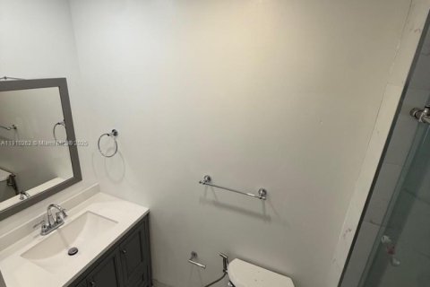 Villa ou maison à louer à Miami, Floride: 4 chambres, 239.69 m2 № 1966555 - photo 9