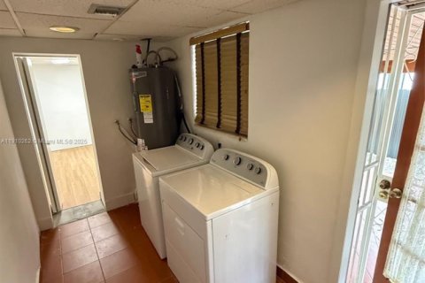 Villa ou maison à louer à Miami, Floride: 4 chambres, 239.69 m2 № 1966555 - photo 5