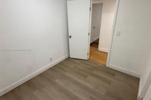 Villa ou maison à louer à Miami, Floride: 4 chambres, 239.69 m2 № 1966555 - photo 11