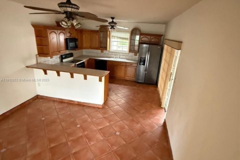 Villa ou maison à louer à Miami, Floride: 4 chambres, 239.69 m2 № 1966555 - photo 4