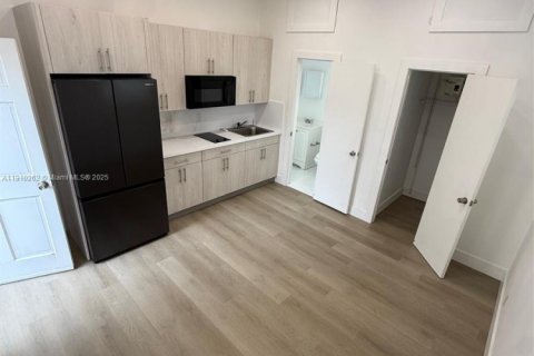 Villa ou maison à louer à Miami, Floride: 4 chambres, 239.69 m2 № 1966555 - photo 13