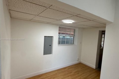 Villa ou maison à louer à Miami, Floride: 4 chambres, 239.69 m2 № 1966555 - photo 6