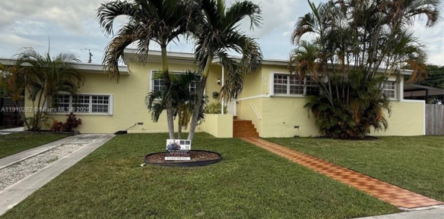Villa ou maison à Miami, Floride 4 chambres, 239.69 m2 № 1966555