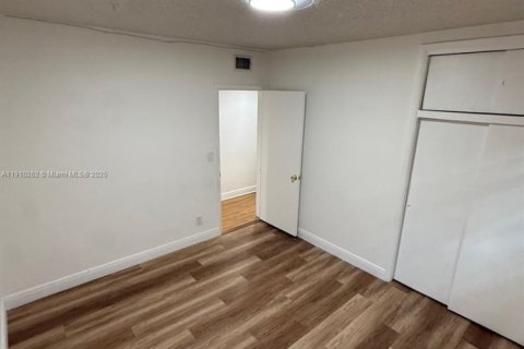 Villa ou maison à louer à Miami, Floride: 4 chambres, 239.69 m2 № 1966555 - photo 10