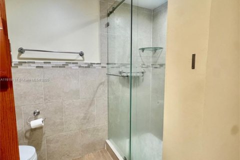 Снять в аренду кондоминиум в Майами, Флорида 2 спальни, 91.32м2, № 1974187 - фото 22