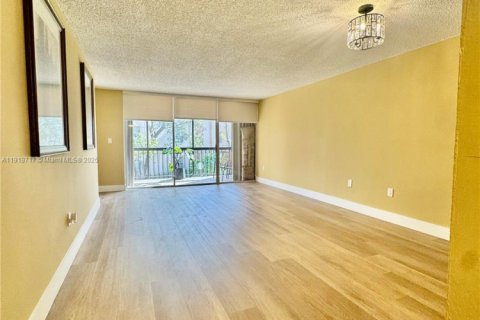 Снять в аренду кондоминиум в Майами, Флорида 2 спальни, 91.32м2, № 1974187 - фото 4