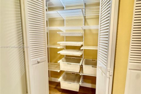 Снять в аренду кондоминиум в Майами, Флорида 2 спальни, 91.32м2, № 1974187 - фото 12