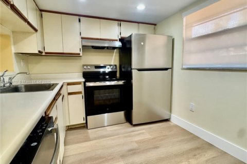 Снять в аренду кондоминиум в Майами, Флорида 2 спальни, 91.32м2, № 1974187 - фото 9