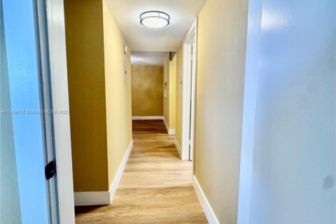 Снять в аренду кондоминиум в Майами, Флорида 2 спальни, 91.32м2, № 1974187 - фото 13