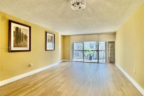 Снять в аренду кондоминиум в Майами, Флорида 2 спальни, 91.32м2, № 1974187 - фото 2