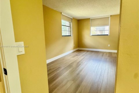 Снять в аренду кондоминиум в Майами, Флорида 2 спальни, 91.32м2, № 1974187 - фото 19