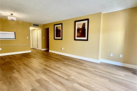 Снять в аренду кондоминиум в Майами, Флорида 2 спальни, 91.32м2, № 1974187 - фото 7