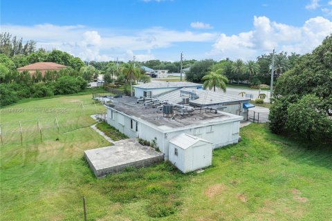 Commercial property in Davie, Florida № 1488448 - photo 17