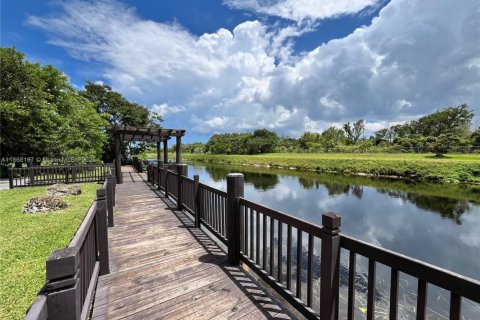 Купить таунхаус в Маргит, Флорида 2 спальни, 119.38м2, № 1921602 - фото 18