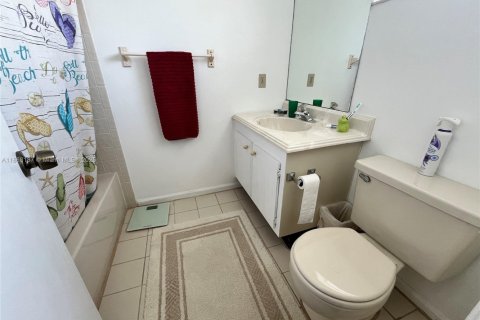 Купить таунхаус в Маргит, Флорида 2 спальни, 119.38м2, № 1921602 - фото 10