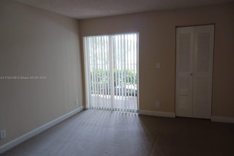 Condo in Tamarac, Florida, 1 bedroom  № 1863791 - photo 4