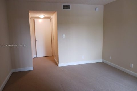 Condo in Tamarac, Florida, 1 bedroom  № 1863791 - photo 5
