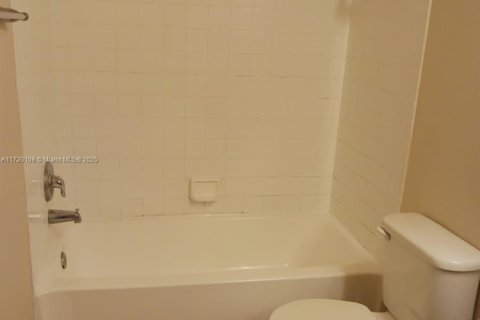 Condo in Tamarac, Florida, 1 bedroom  № 1863791 - photo 8