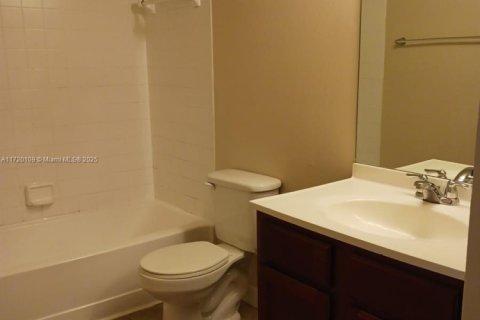 Condo in Tamarac, Florida, 1 bedroom  № 1863791 - photo 9
