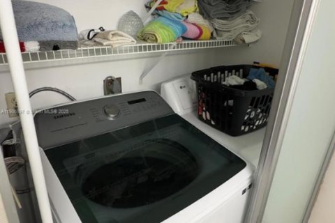 Condo in Aventura, Florida, 3 bedrooms  № 1963305 - photo 15