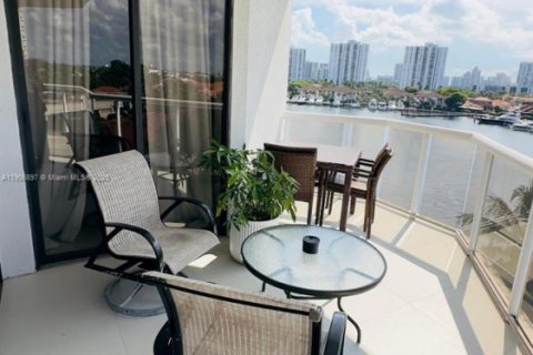 Condo in Aventura, Florida, 3 bedrooms  № 1963305 - photo 21