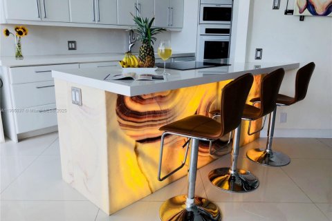 Copropriété à louer à Aventura, Floride: 3 chambres, 130.62 m2 № 1963305 - photo 1