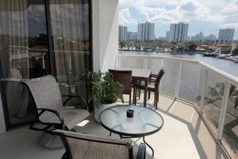 Condo in Aventura, Florida, 3 bedrooms  № 1963305 - photo 20