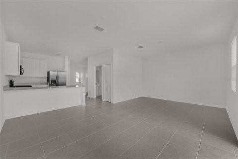 Touwnhouse à louer à Clermont, Floride: 3 chambres, 170.38 m2 № 2421757 - photo 2