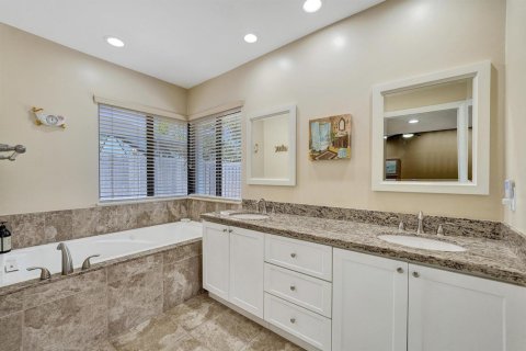 House in Plantation, Florida 3 bedrooms, 147.34 sq.m. № 2369939 - photo 27
