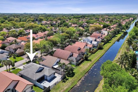 House in Plantation, Florida 3 bedrooms, 147.34 sq.m. № 2369939 - photo 7