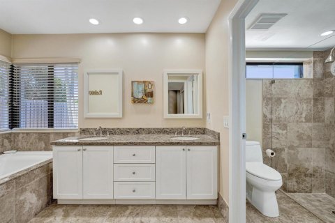 House in Plantation, Florida 3 bedrooms, 147.34 sq.m. № 2369939 - photo 26