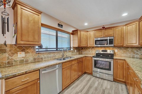 House in Plantation, Florida 3 bedrooms, 147.34 sq.m. № 2369939 - photo 11