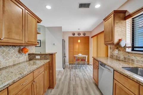 House in Plantation, Florida 3 bedrooms, 147.34 sq.m. № 2369939 - photo 12