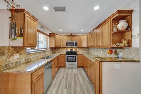 House in Plantation, Florida 3 bedrooms, 147.34 sq.m. № 2369939