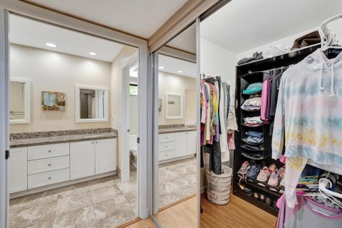 House in Plantation, Florida 3 bedrooms, 147.34 sq.m. № 2369939 - photo 25