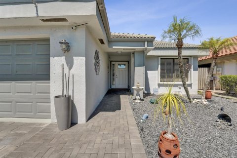 House in Plantation, Florida 3 bedrooms, 147.34 sq.m. № 2369939 - photo 10