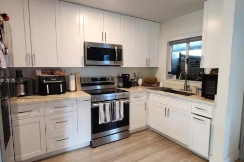 Casa en alquiler en Miami, Florida, 2 dormitorios, 202.06 m2 № 1954285 - foto 6